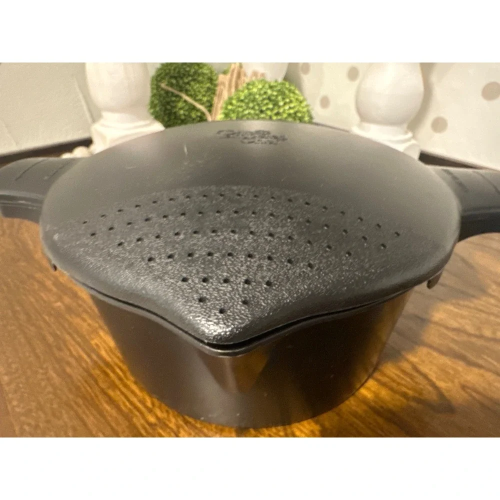Pampered Chef Microwave Rice Cooker Plus Black 3 Quart Steamer Lid USA